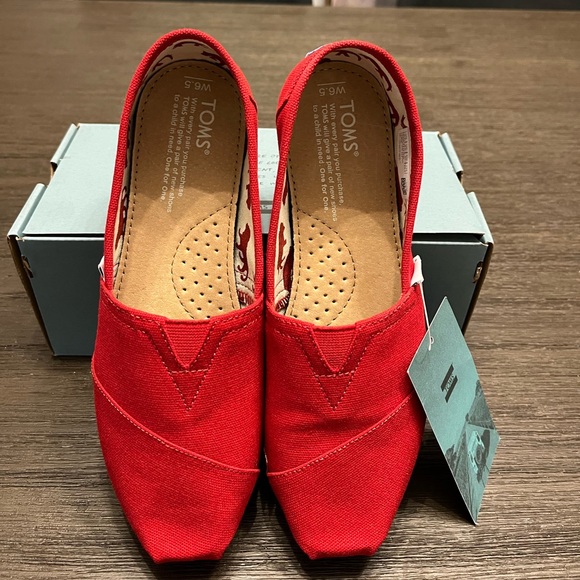 BNIB TOMS Slip On - Picture 3 of 10